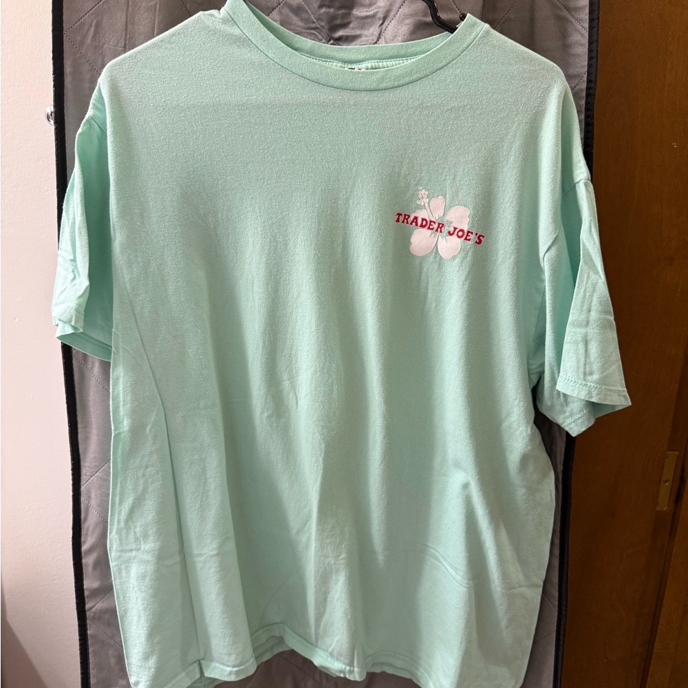Trader Joe's Light Green Men's Short Sleeve Tee